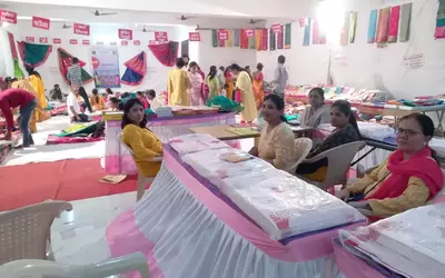 साडी-प्रदर्शन-व-विक्री-