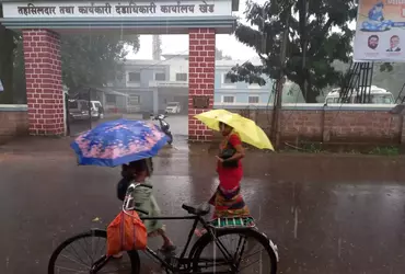 खेड शहराला पावसाने झोडपले