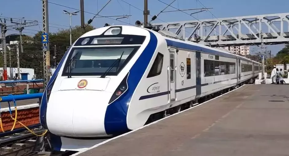 Konkan Railway: वंदे भारत एक्स्प्रेस खेड ला थांबणार !